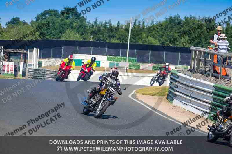 Vintage motorcycle club;eventdigitalimages;mallory park;mallory park trackday photographs;no limits trackdays;peter wileman photography;trackday digital images;trackday photos;vmcc festival 1000 bikes photographs